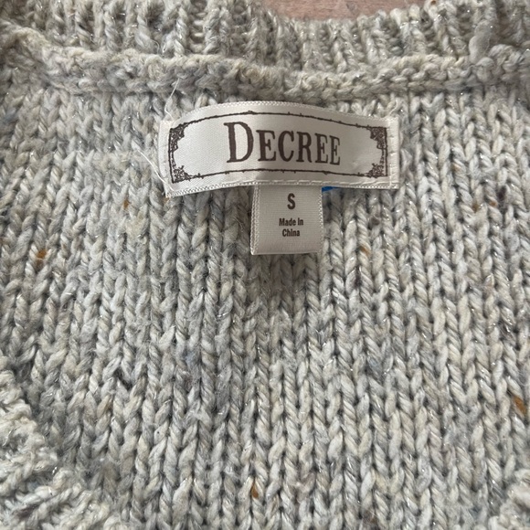 Tommy Hillfiger green cable knit sweater and Decree light crop sweater - Picture 7 of 9